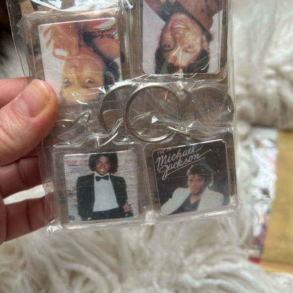 Michael Jackson Photo Keychain Set - Multicolor - Picture 2 of 3